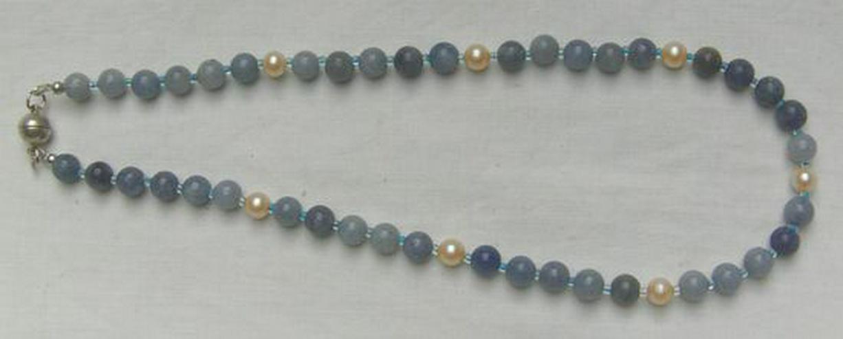 Bild 4: Blauquarzkette mit Perleneinlagen