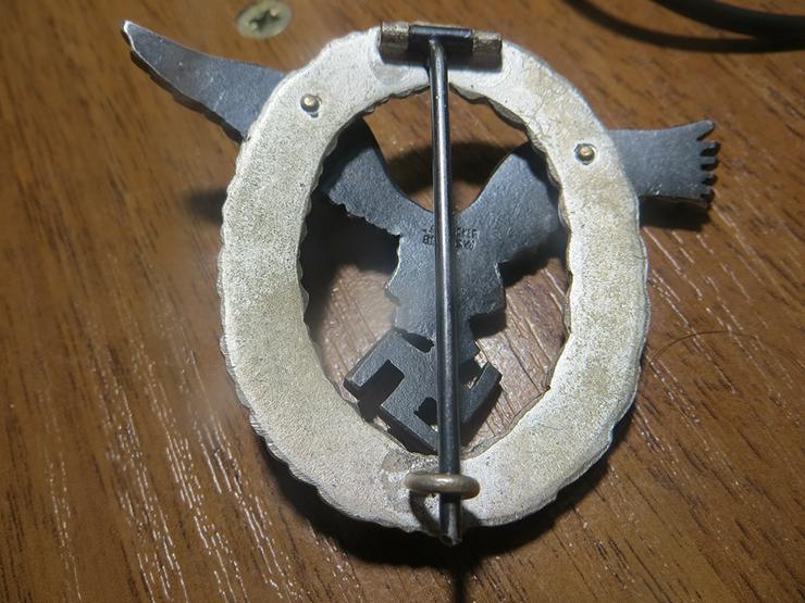 Bild 4: Luftwaffe Abzeichen aus Wk2