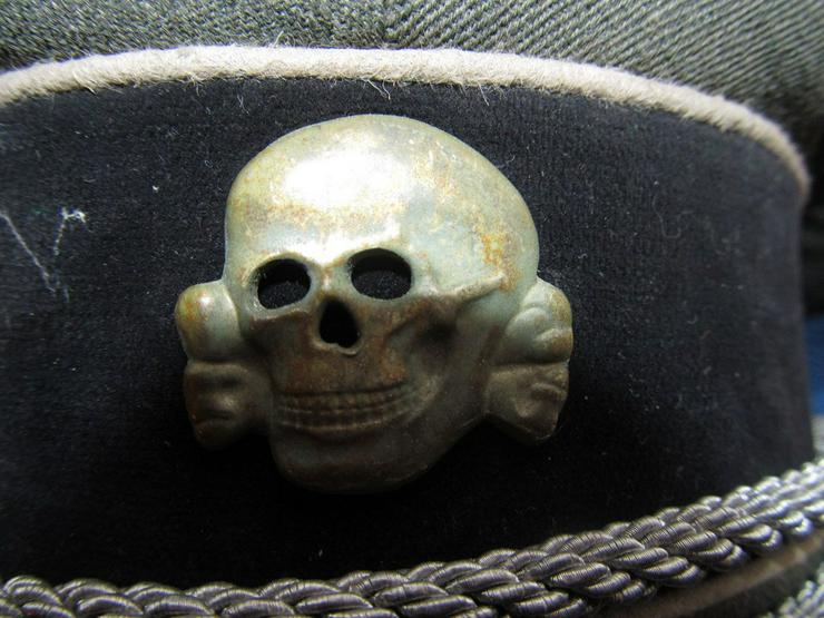 Bild 4: Schirmmutze SS Infanterie aus Wk2