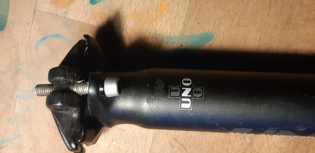 Bild 5: UNO Sattelstütze   2014 Aluminium   Schwarz   Länge 350 mm   Durchmesser 31,6 mm   