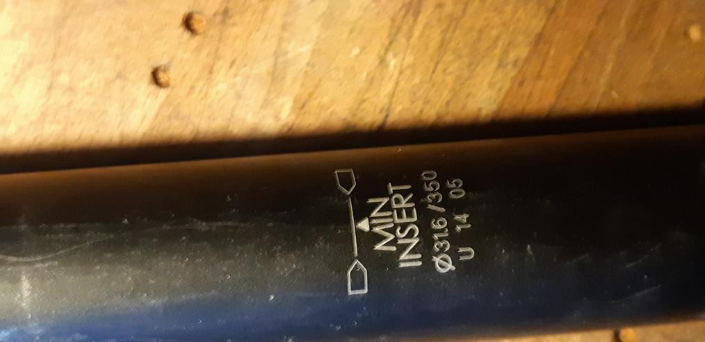 Bild 4: UNO Sattelstütze   2014 Aluminium   Schwarz   Länge 350 mm   Durchmesser 31,6 mm   