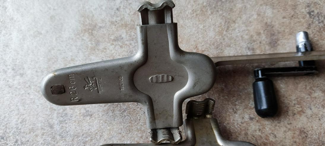 Bild 3: Schlittschuhe, sehr alt