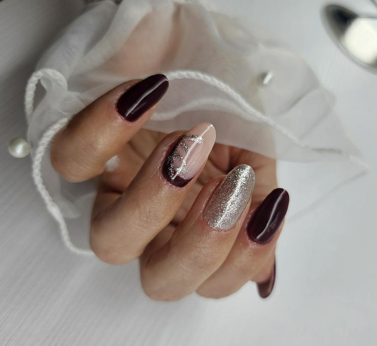 Bild 2: Nageldesignerin