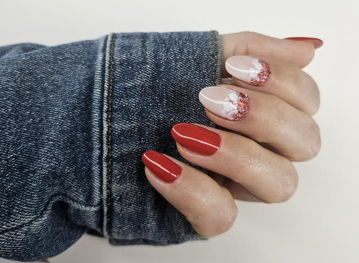 Nageldesignerin