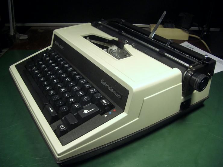 Bild 5: Elektromechanische Schreibmaschine Adler Gabriele electric geprüft