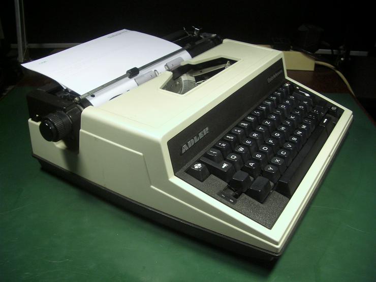 Bild 4: Elektromechanische Schreibmaschine Adler Gabriele electric geprüft