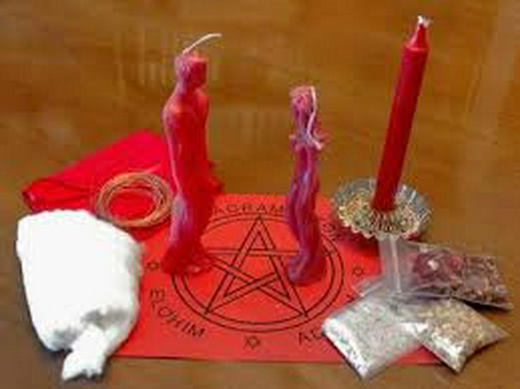 Priester des Voodoo-Kults, der Ihnen helfen kann