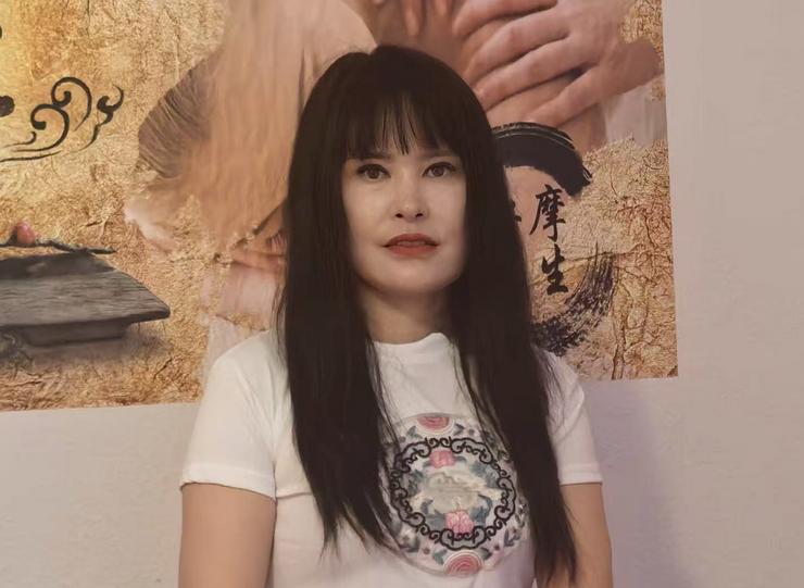 Komm zur chinesischen Wellnessmassage von Maya bei Lili's Asia Massage in Düsseldorf