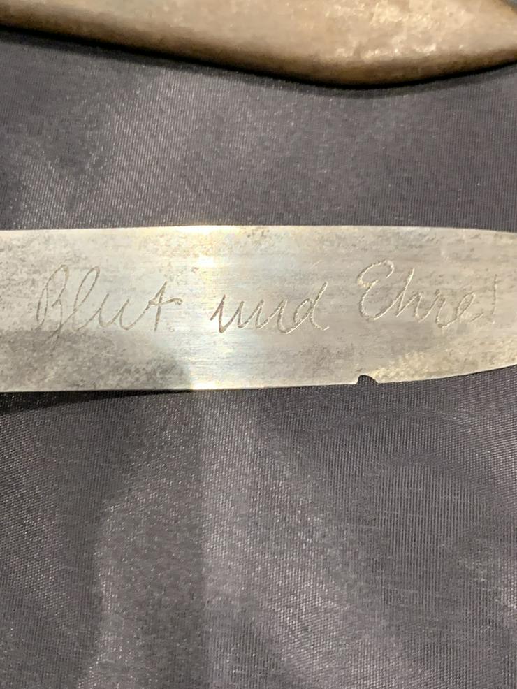 Bild 3: Original Fahrtenmesser HJ mit Devise Wk2