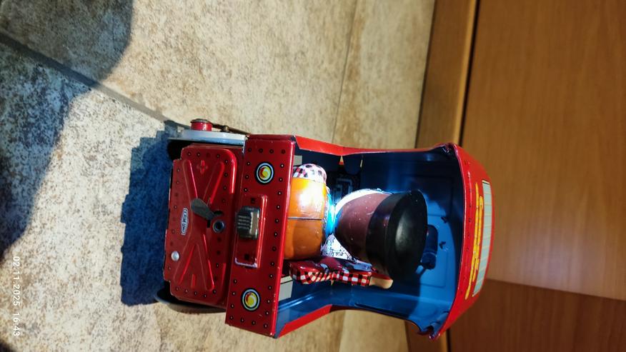 Bild 5: Blech-Spielzeug Lokomotive, sehr alt und funktionsfähig!