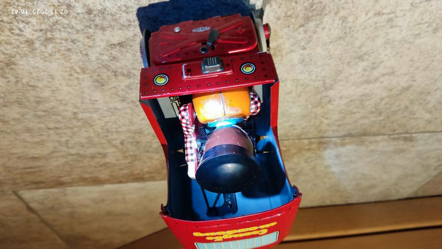 Bild 4: Blech-Spielzeug Lokomotive, sehr alt und funktionsfähig!