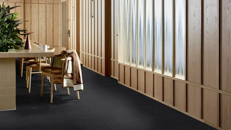 Edle schwarze Interface Teppichfliesen – Touch & Tones 102 Carbon - Teppiche - Bild 1