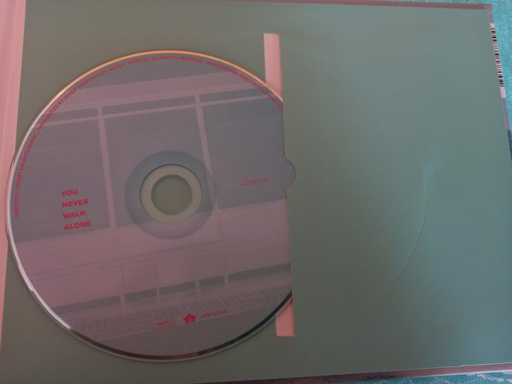 Bild 3: BTS Album You Never Walk Alone