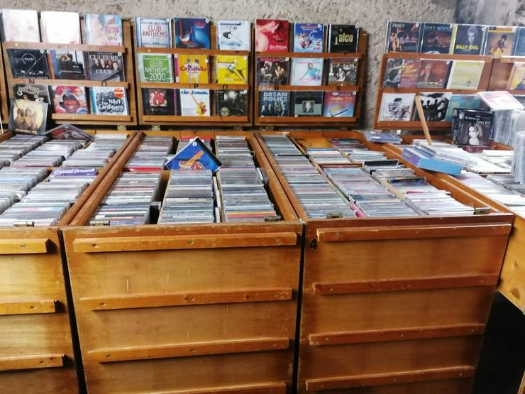 Bild 2: Finde Deine 40 Wunsch CDs, welche dir fehlen für 100 euro vor Ort auf Hof- und Hausladen Börse vorhandenem Lager.