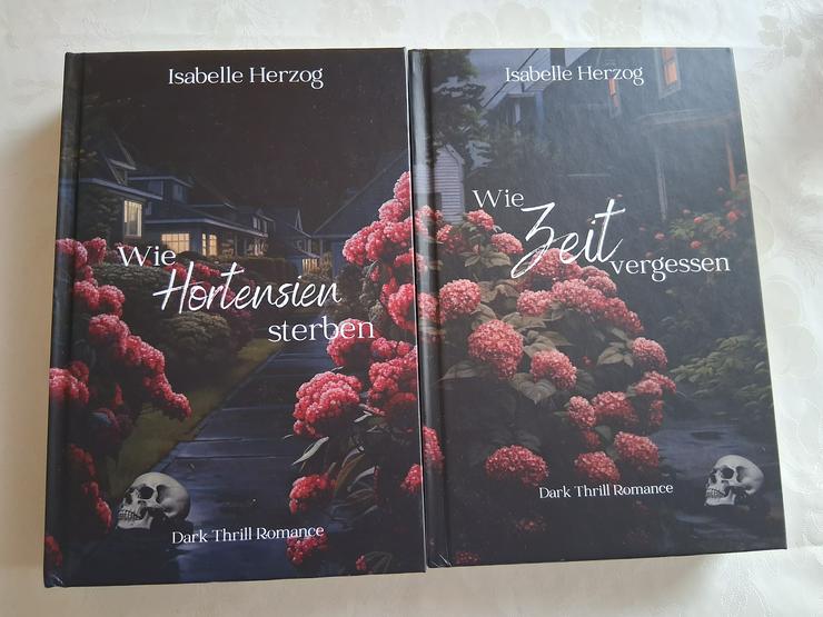 2 schöne Bücher im Set, Wie Zeit vergessen und Wie Hortensien sterben - Romane, Biografien, Sagen usw. - Bild 1