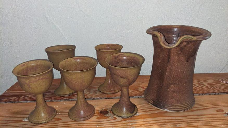 Töpferware, Krug mit Kelchen