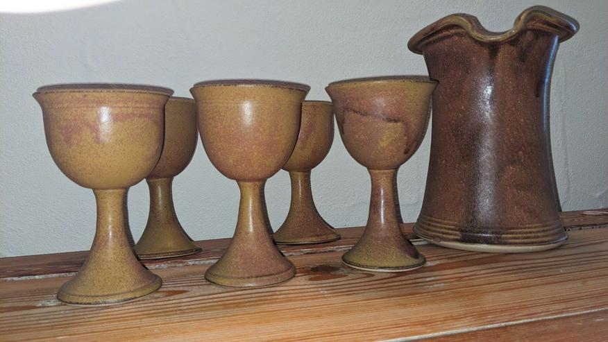 Bild 2: Töpferware, Krug mit Kelchen