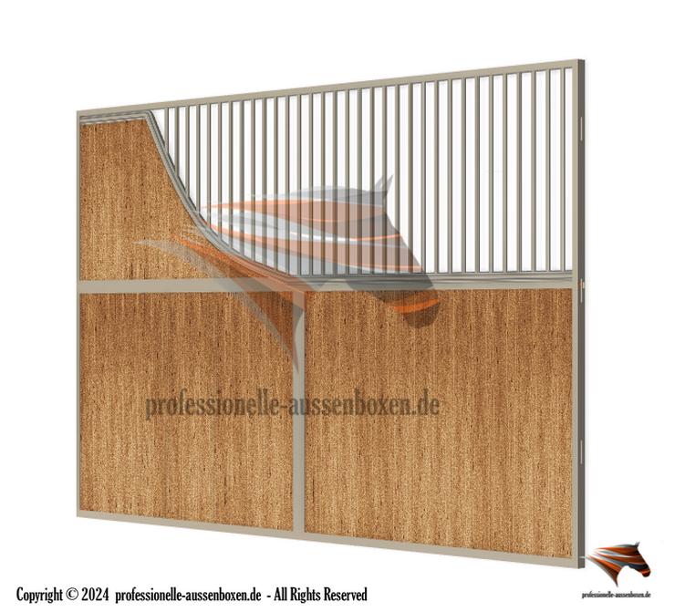 Bild 14: Pferdebox und Innenbox & Trennwände - Boxenstall und Stallfronte