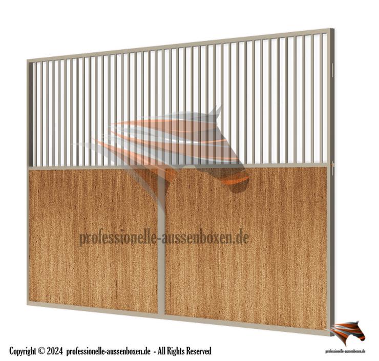 Bild 13: Pferdebox und Innenbox & Trennwände - Boxenstall und Stallfronte