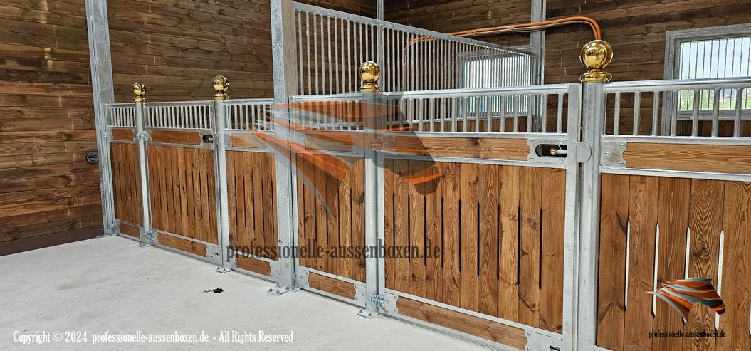 Pferdebox und Innenbox & Trennwände - Boxenstall und Stallfronte
