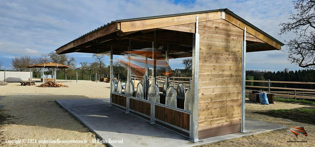 Bild 5: Pferderaufe, Heuraufe und Futterraufe mit Fressgitter für den Offenstall