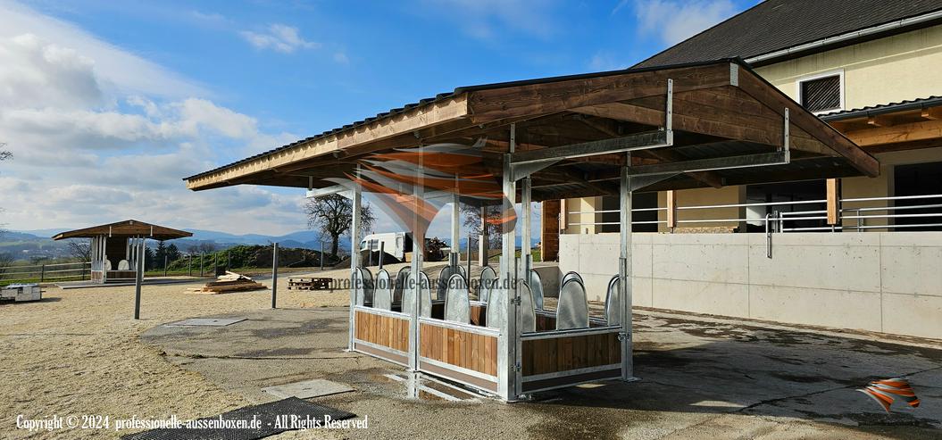 Bild 17: Pferderaufe, Heuraufe und Futterraufe mit Fressgitter für den Offenstall