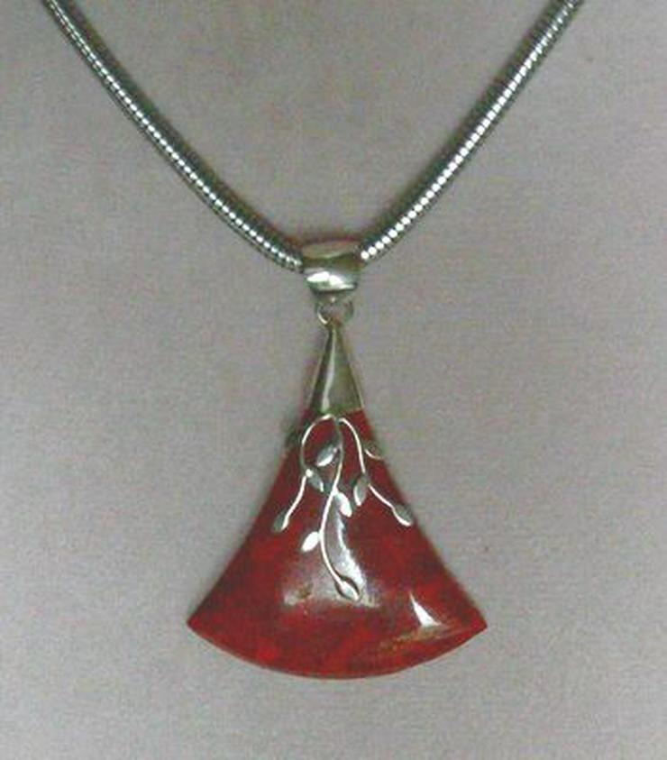 Bild 6: Korallenanhängr, rote Koralle in 925 Silbrfassung