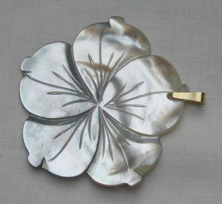 Bild 5: floraler Perlmuttanhänger, 585 Gold Schlaufe