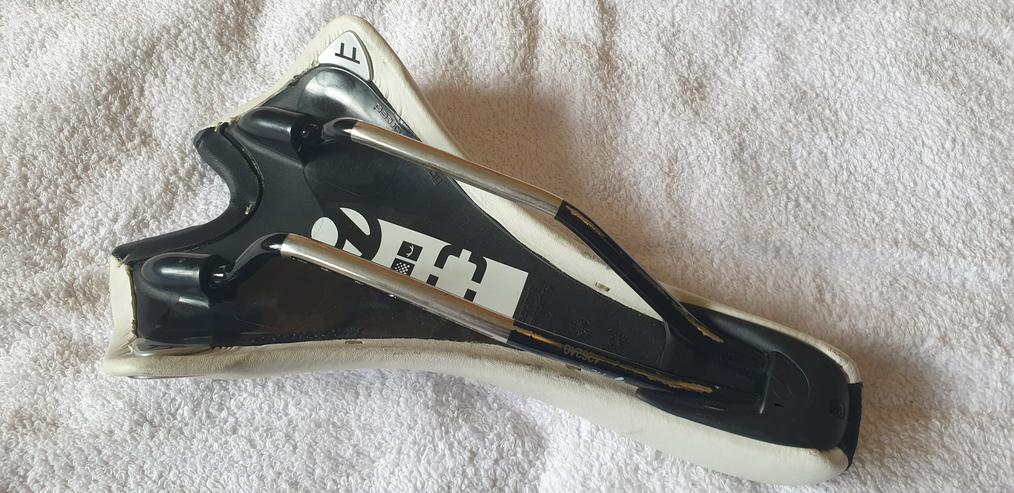 Bild 5: Fahrradsattel für Triathlon, Rennrad, Sportliches Fahren in Weiß