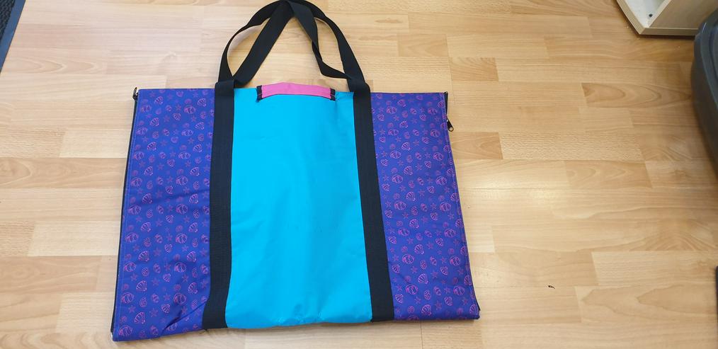 Bild 9: Strandtasche, Liegematte & Kopfkissen in einem