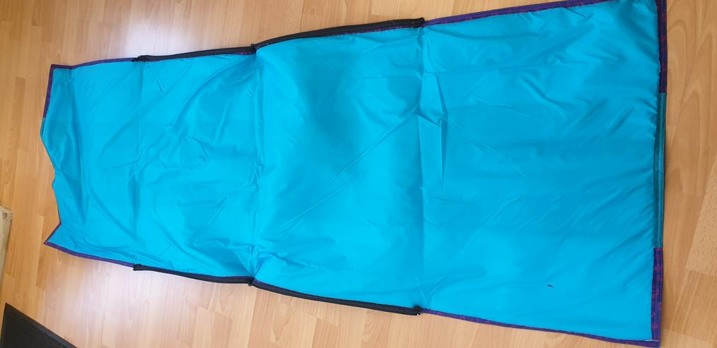 Bild 4: Strandtasche, Liegematte & Kopfkissen in einem