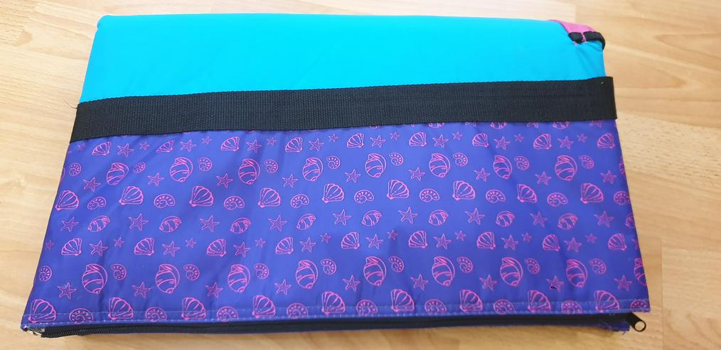 Bild 7: Strandtasche, Liegematte & Kopfkissen in einem