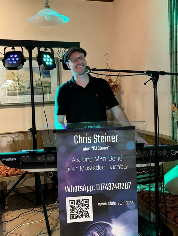 Bild 2: Alleinunterhalter Chris spielt auf allen Festen 