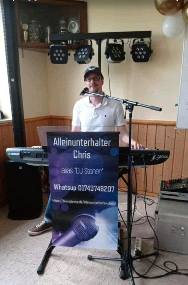 Bild 5: Alleinunterhalter Chris spielt auf allen Festen 