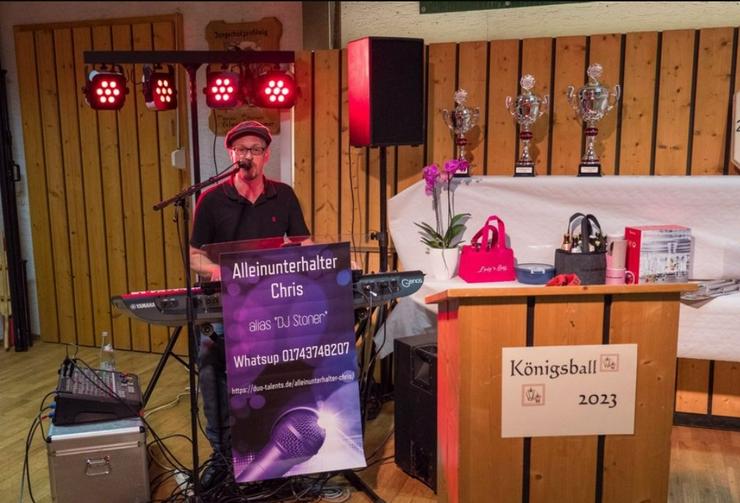Bild 3: Alleinunterhalter Chris spielt auf allen Festen 