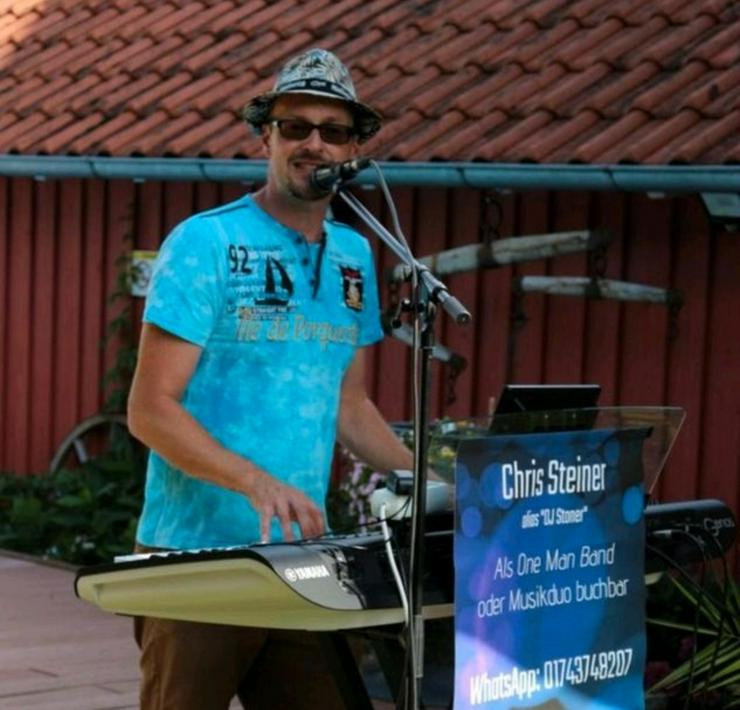 Bild 4: Alleinunterhalter Chris spielt auf allen Festen 