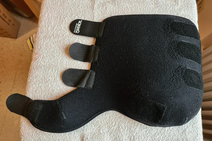 Bild 2: Eskadron Gamaschen Pro Dressage hinten (WB)