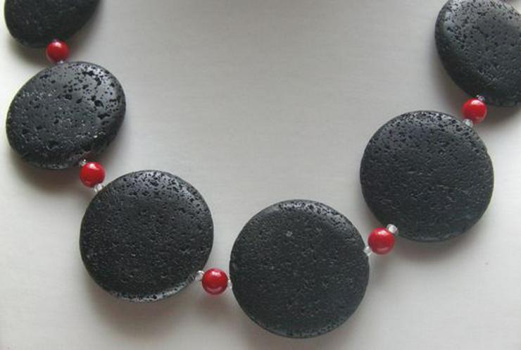 Bild 3: Lavakette mit roten Korallenperlen