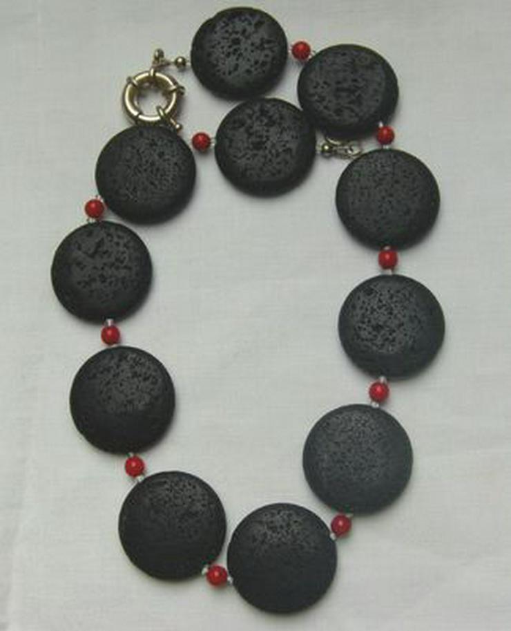 Bild 4: Lavakette mit roten Korallenperlen