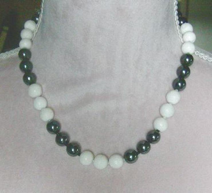 Edelsteinkette, weisser Lava mit schwarzen Hämatit