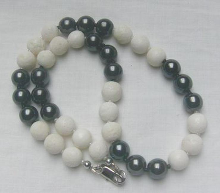 Bild 3: Edelsteinkette, weisser Lava mit schwarzen Hämatit