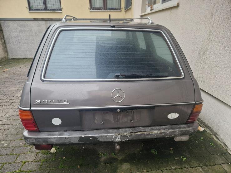 Bild 8: Daimler-Benz 123 TD