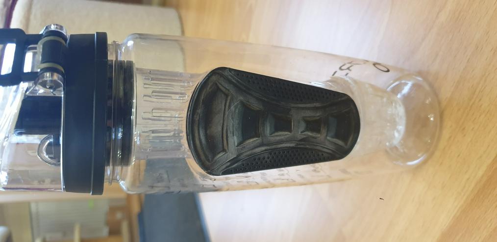 Bild 5: Trinkflasche mit Einsatz für Obst & Gemüse (Opard Polar Edition)