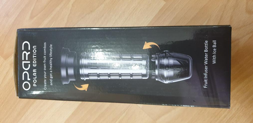 Bild 2: Trinkflasche mit Einsatz für Obst & Gemüse (Opard Polar Edition)