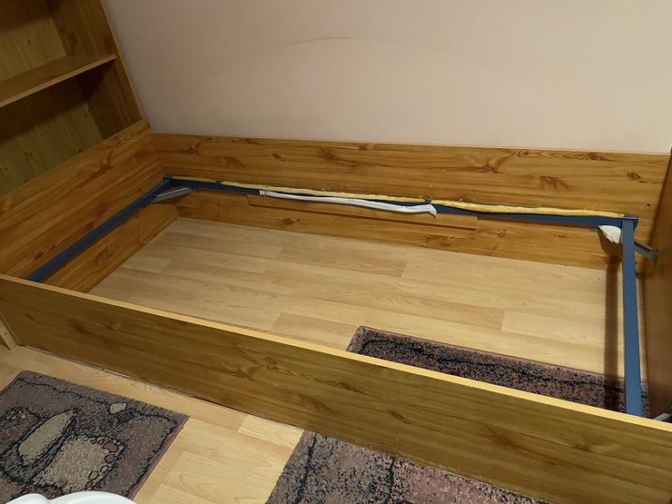 Bett 90x200 und Kinderzimmerschrank