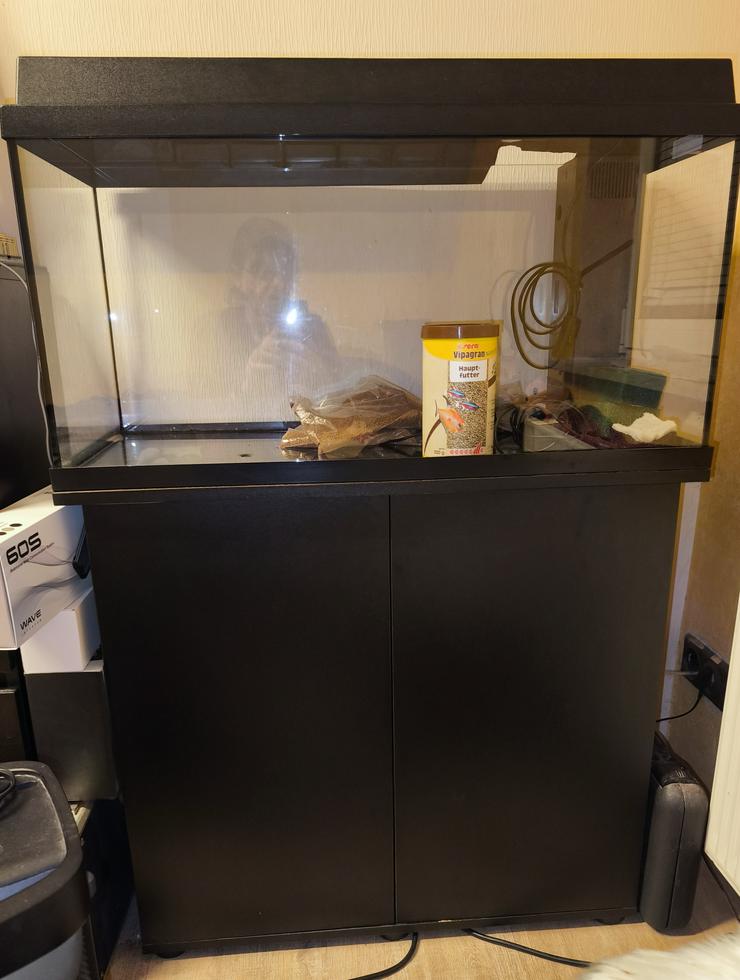 Bild 7: Aquarium mit Zubehör und Unterschrank abzugeben