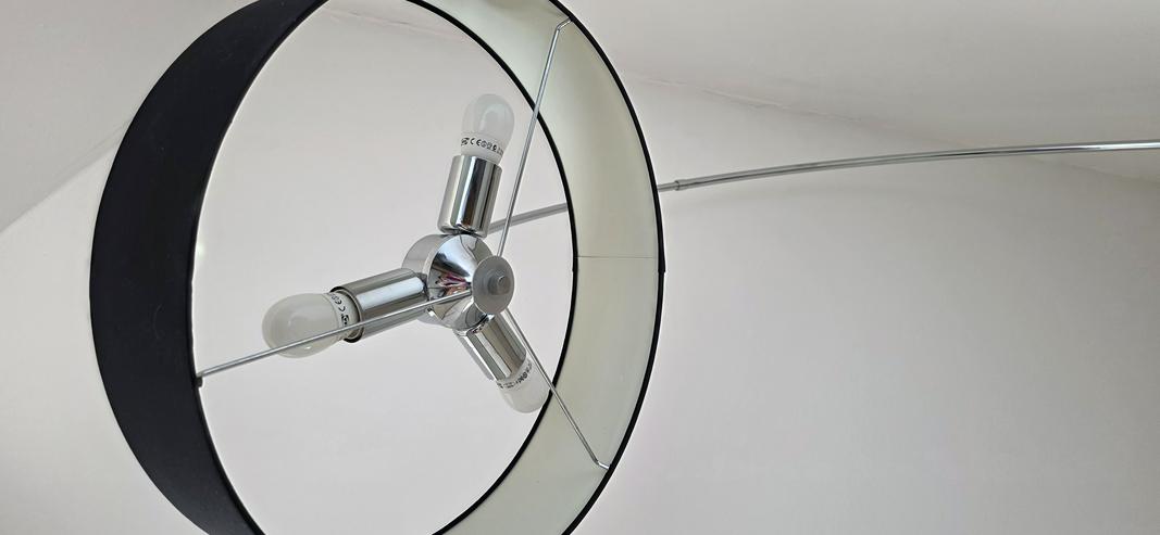 Bild 3: Schwingarm-Stehlampe 