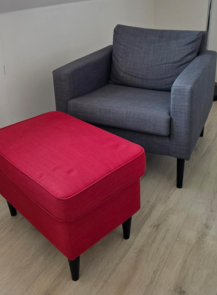 Gemütlicher Sessel mit Hocker