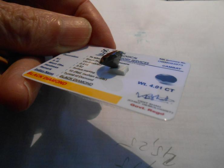 Bild 2: schwarzer Diamant.....4 carat !!!!!!!!!!