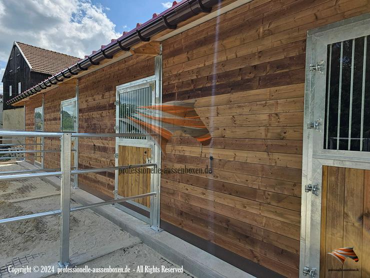 Bild 2: Pferdestall bauen & Offenstall kaufen | Pferdebox und Heuraufe